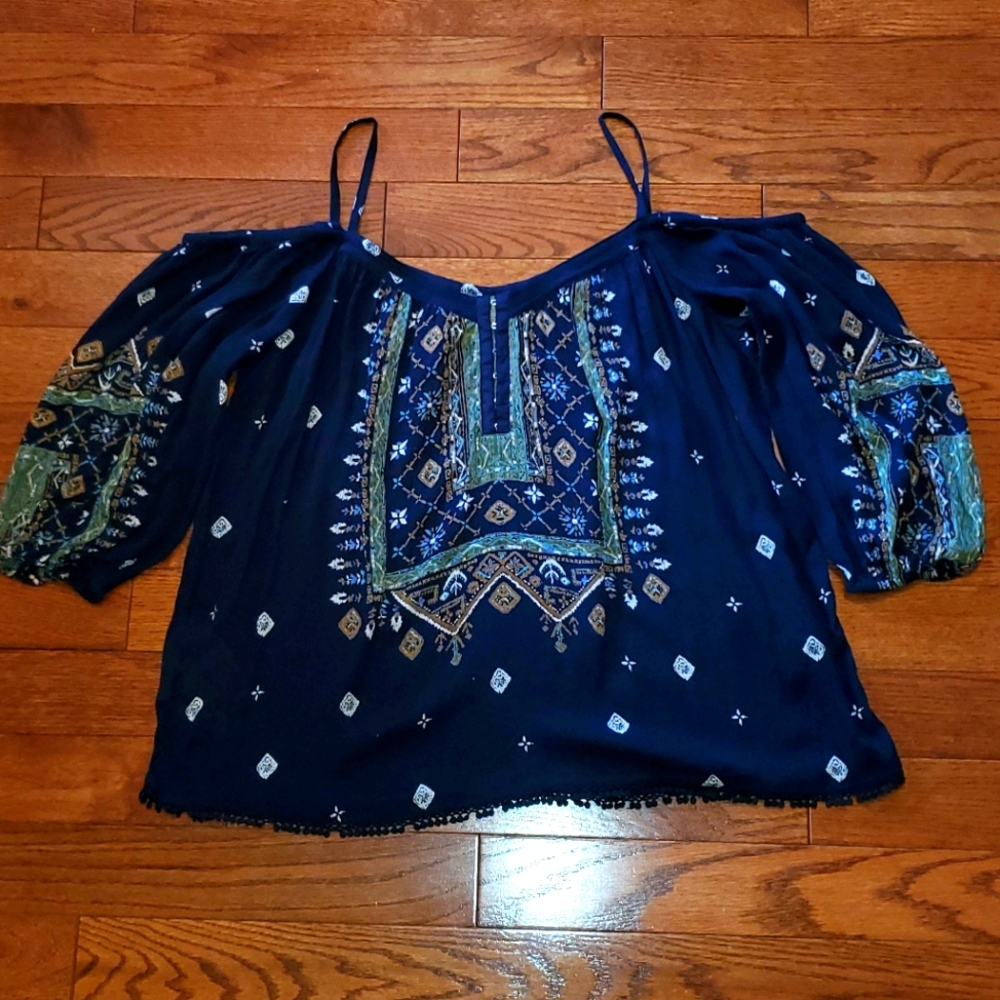 ADORABLE Urban Outfitters top